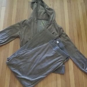 Victoria Secret valor jogging outfit